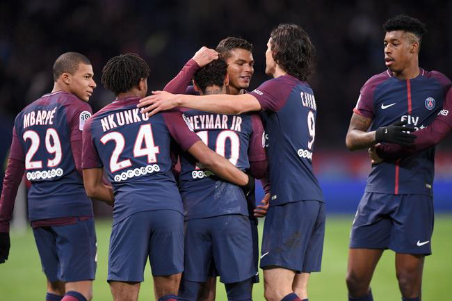 Edison Cavani zaznamenal 156 gólů, které dohonily týmy Paris Saint-germain PSG